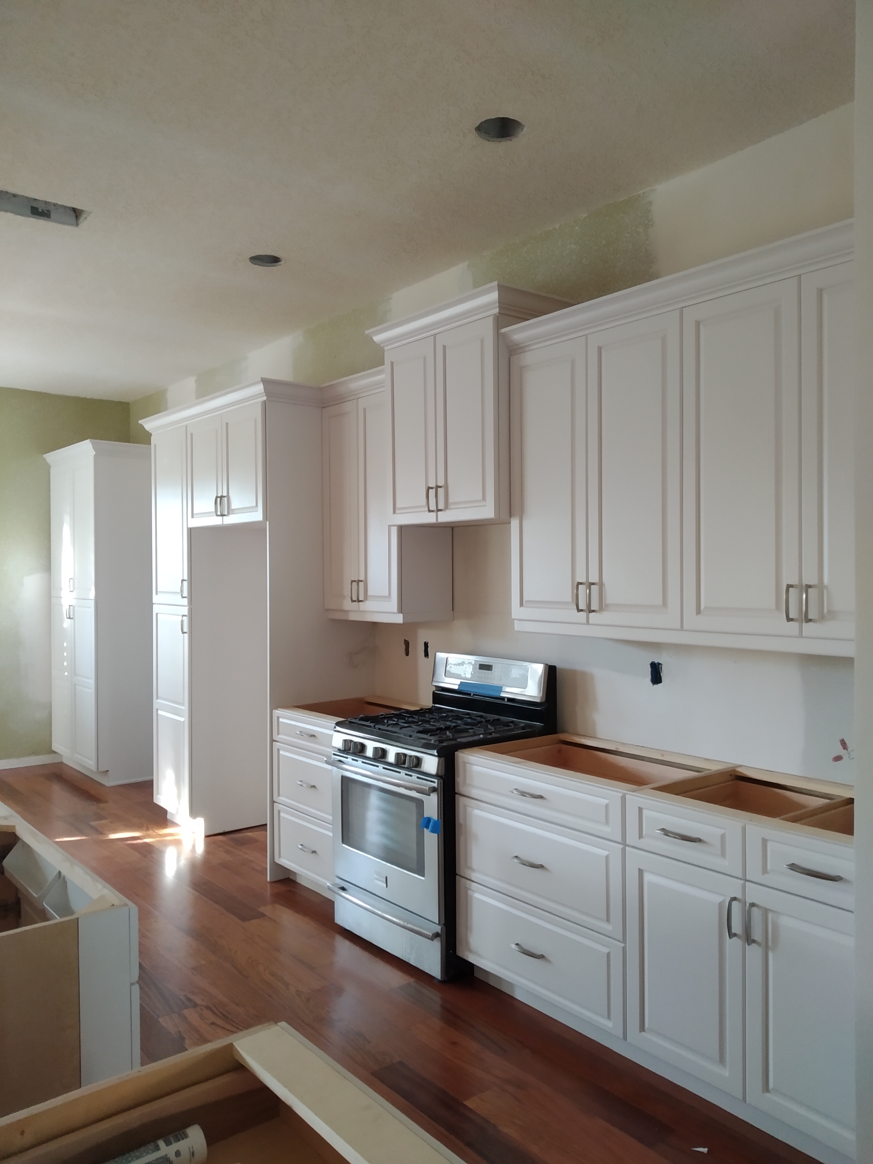 Taupe kitchen backsplash